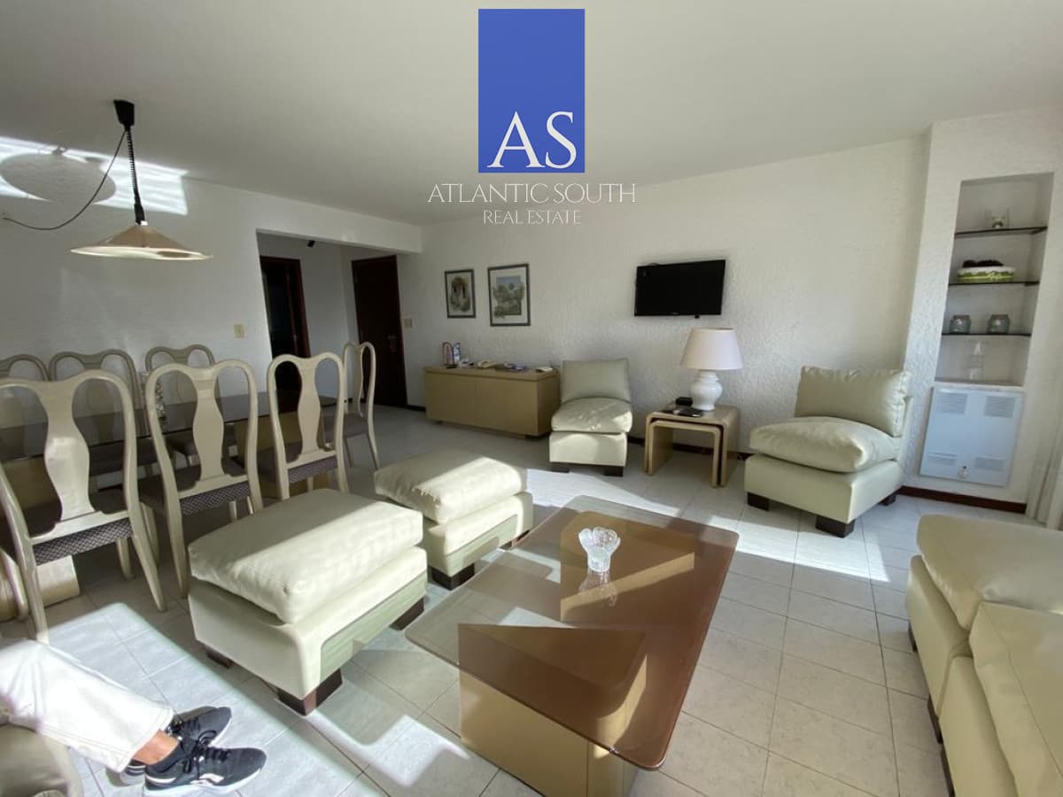 Oportunidad Apartamento en venta de 3 dormitorios vista al mar Playa Brava Punta del Este