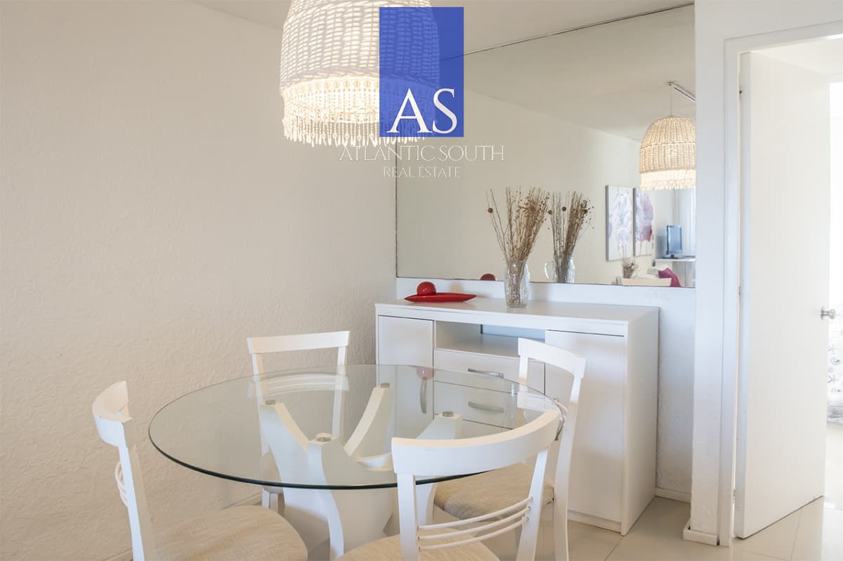 Apartamento en Venta de 2 dormitorios vista al mar en Punta del este