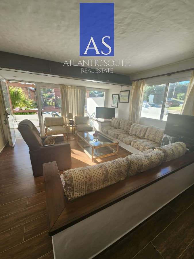 Espectacular apartamento en primera linea, parada 33 de Playa Mansa Punta del este