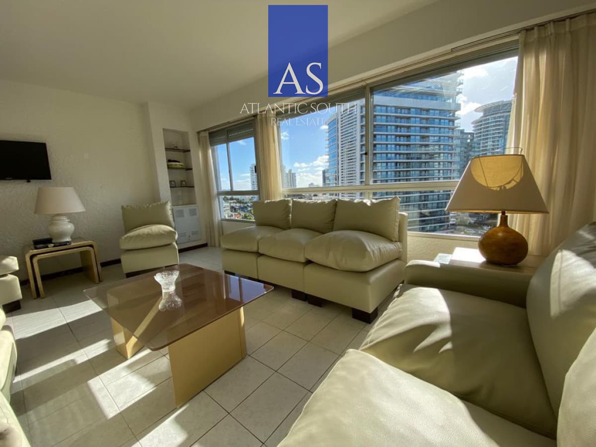 Oportunidad Apartamento en venta de 3 dormitorios vista al mar Playa Brava Punta del Este