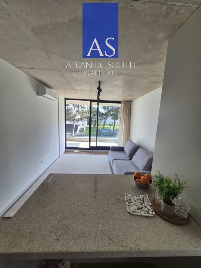 Apartamento de 1 dormitorio con vista al mar primera linea de Playa Mansa