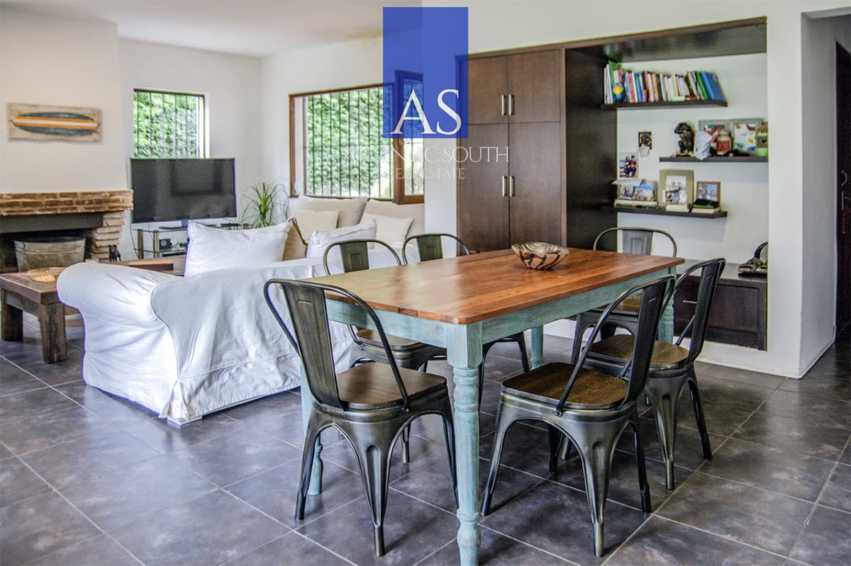 Exclusiva Casa a 60 Metros del Mar en Playa Mansa | 5 Dormitorios y Amplio Terreno