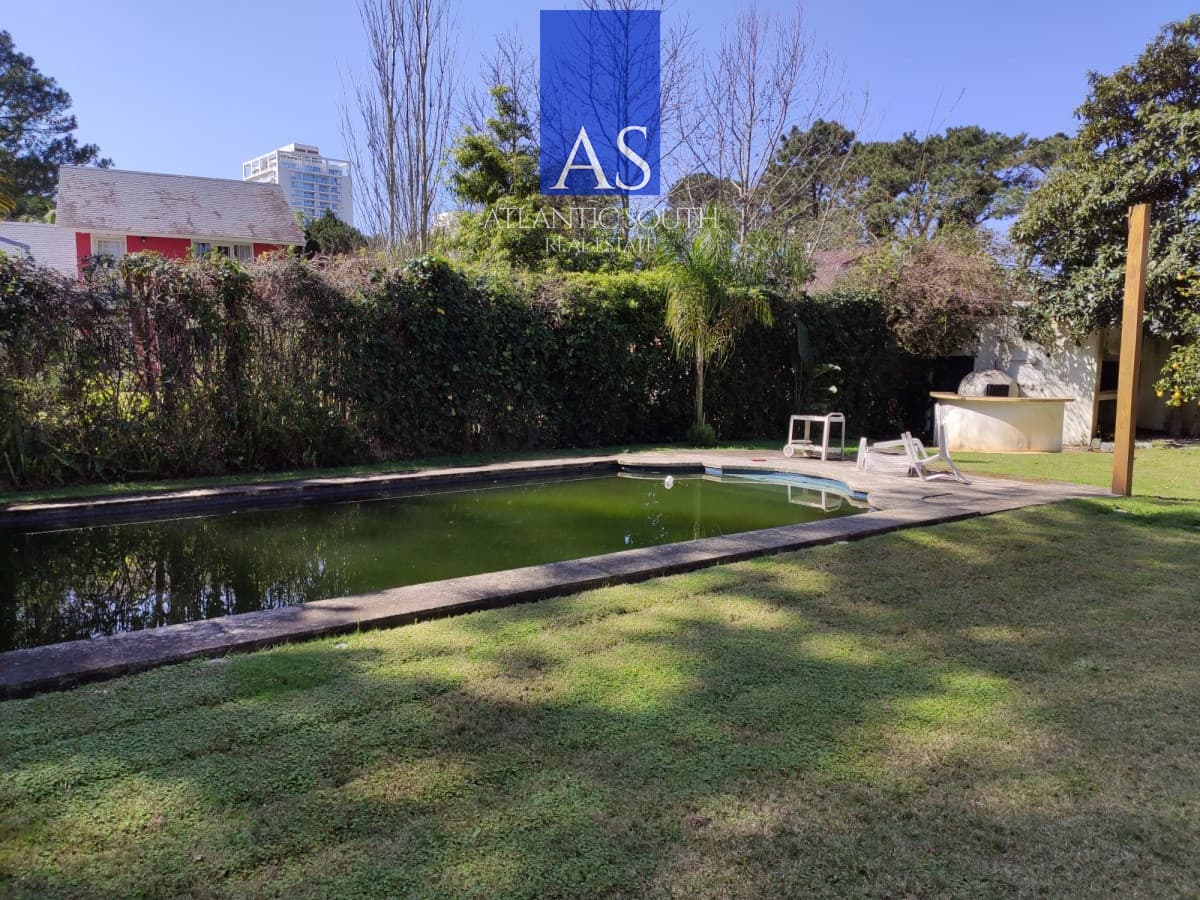 Casa 4 dormitorios en Playa Mansa Punta del Este