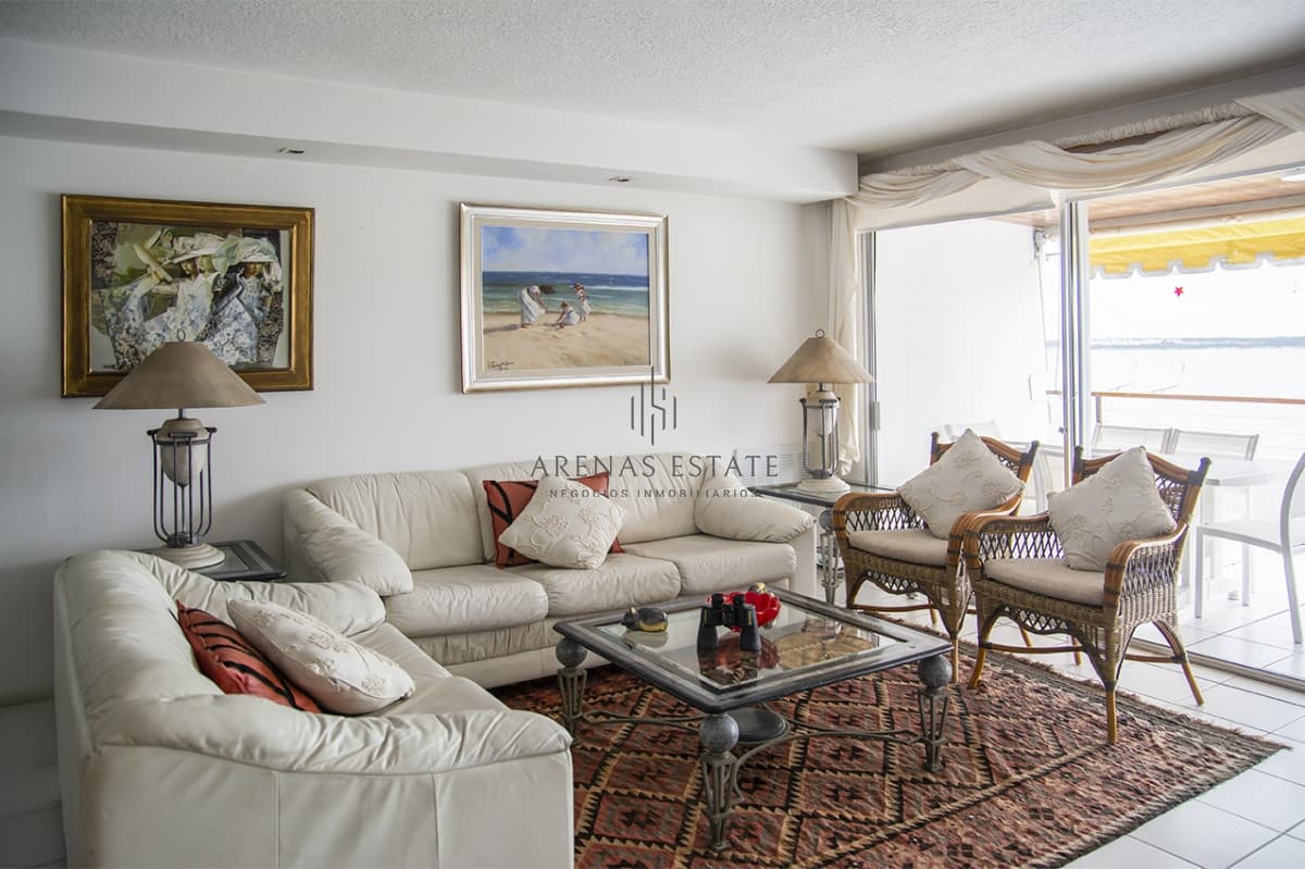 Apartamento ID.2984 - Departamentos en venta de 3 dormitorios Frente al Puerto , Punta del este