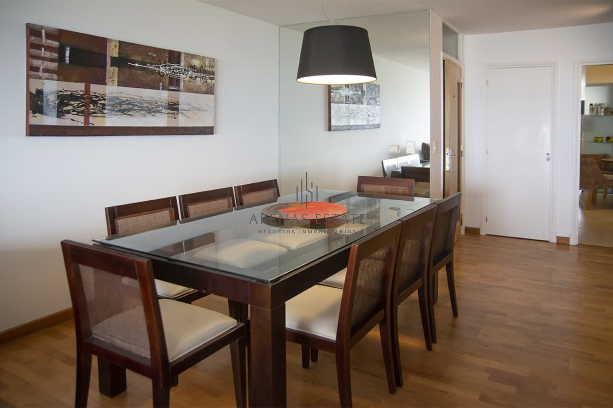 Apartamento ID.2050 - Penthouse en venta muy cómodo e iluminado. 4 dormitorios + dep.
