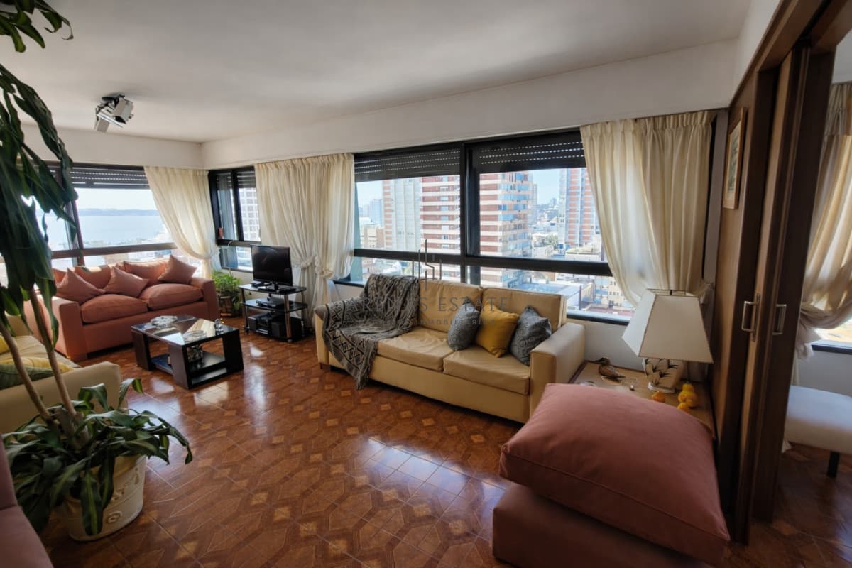 Apartamento ID.3805 - Alquiler de departamento en Peninstula, de 3 dormitorios mas dep de servicio, en Punta del Este