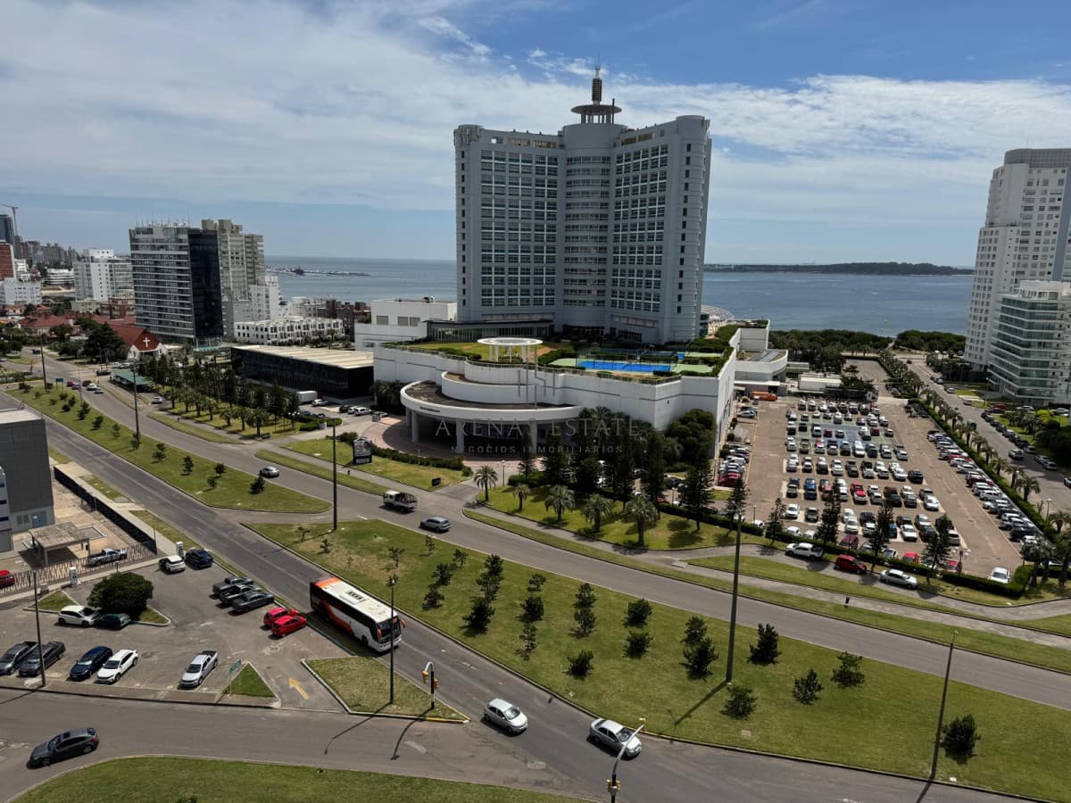 Apartamento ID.3530 - Apartamento en venta  3 dormitorios en Playa Mansa, Punta del Este.