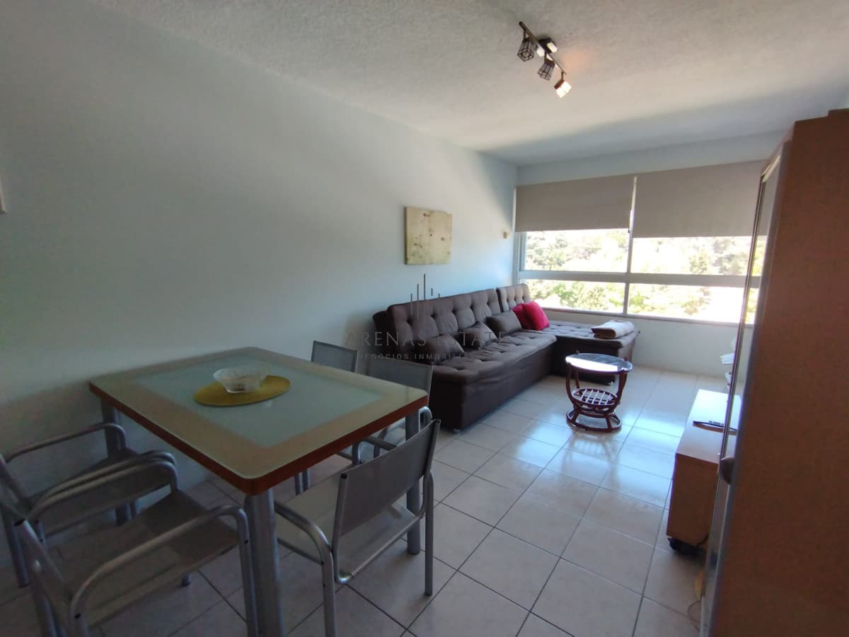 En venta gran departamento de 1 dormitorio en Roosevelt Punta del Este.