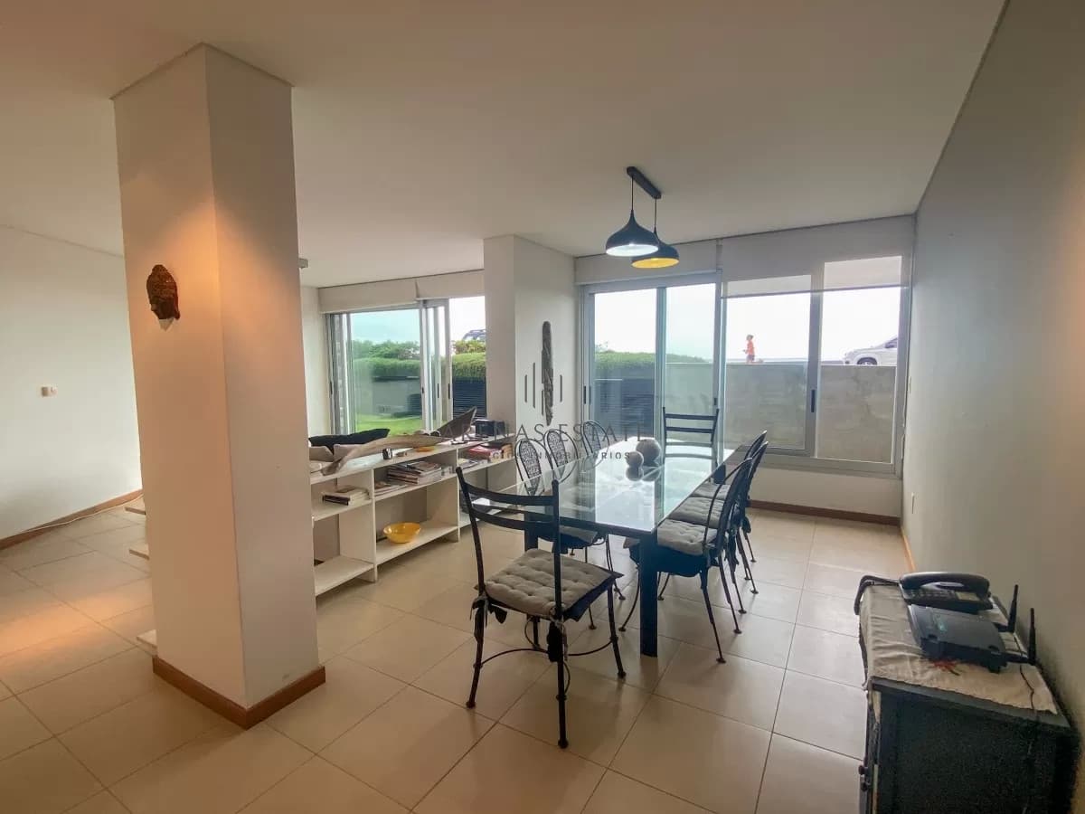 Apartamento ID.3801 - Vende impecable departamento, comodo e iluminado de 3 dormitorios en Peninsula..
