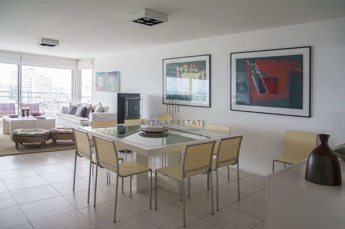 Apartamento ID.2653 - Vende apartamento de 3 dormitorios + dependencia , en brava , Punta del Este