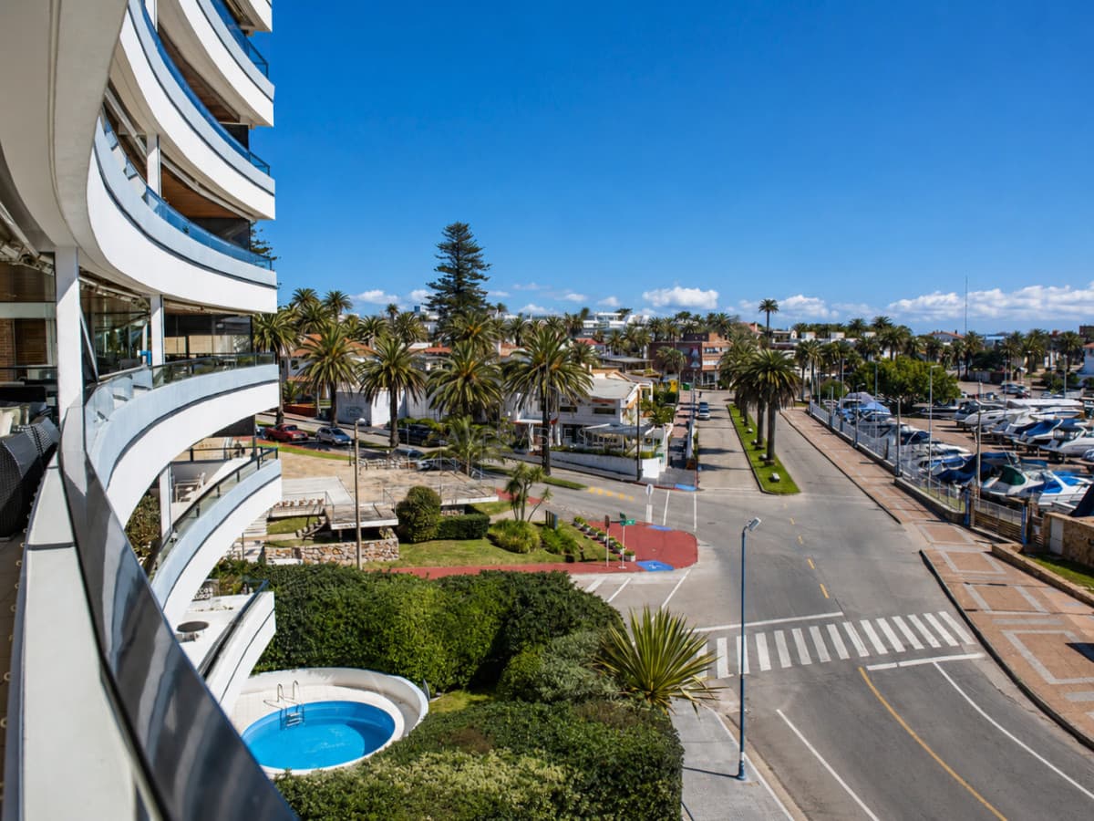 Apartamento ID.2987 - Espectcular departamento en venta frente al puerto 4 dormitorios