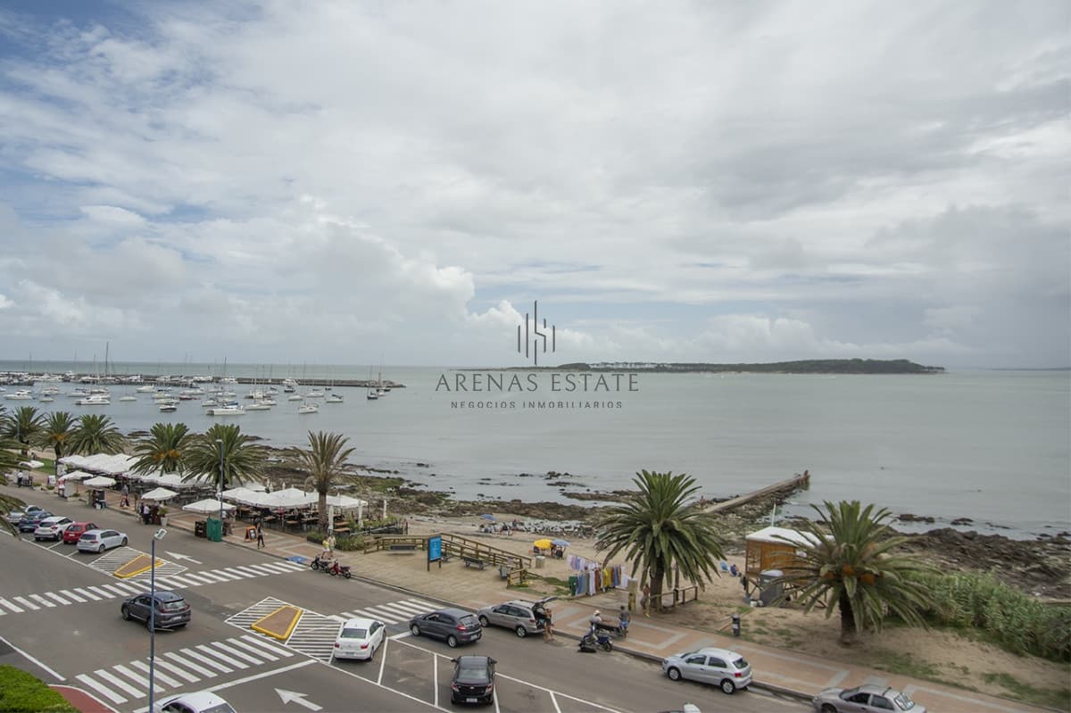 Apartamento ID.2984 - Departamentos en venta de 3 dormitorios Frente al Puerto , Punta del este