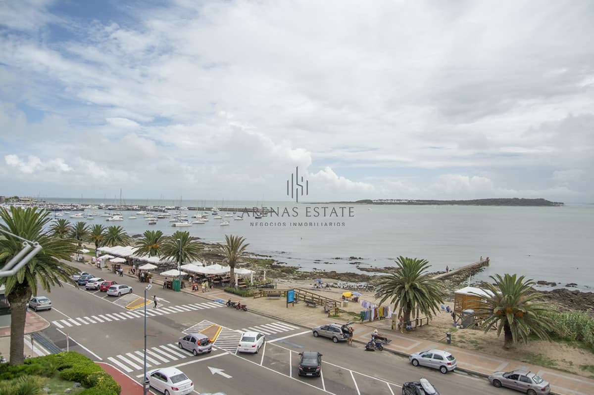 Apartamento ID.2984 - Departamentos en venta de 3 dormitorios Frente al Puerto , Punta del este