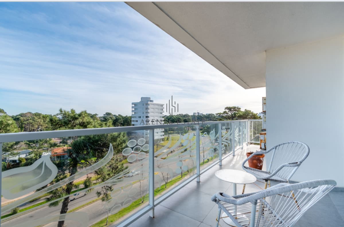 Apartamento ID.3282 - Vende apartamento con vista al mar de 2 dormitorios en Roosevelt, Punta del Este.