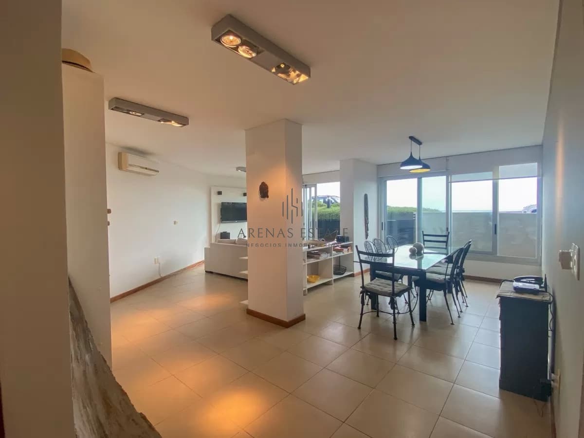 Apartamento ID.3801 - Vende impecable departamento, comodo e iluminado de 3 dormitorios en Peninsula..