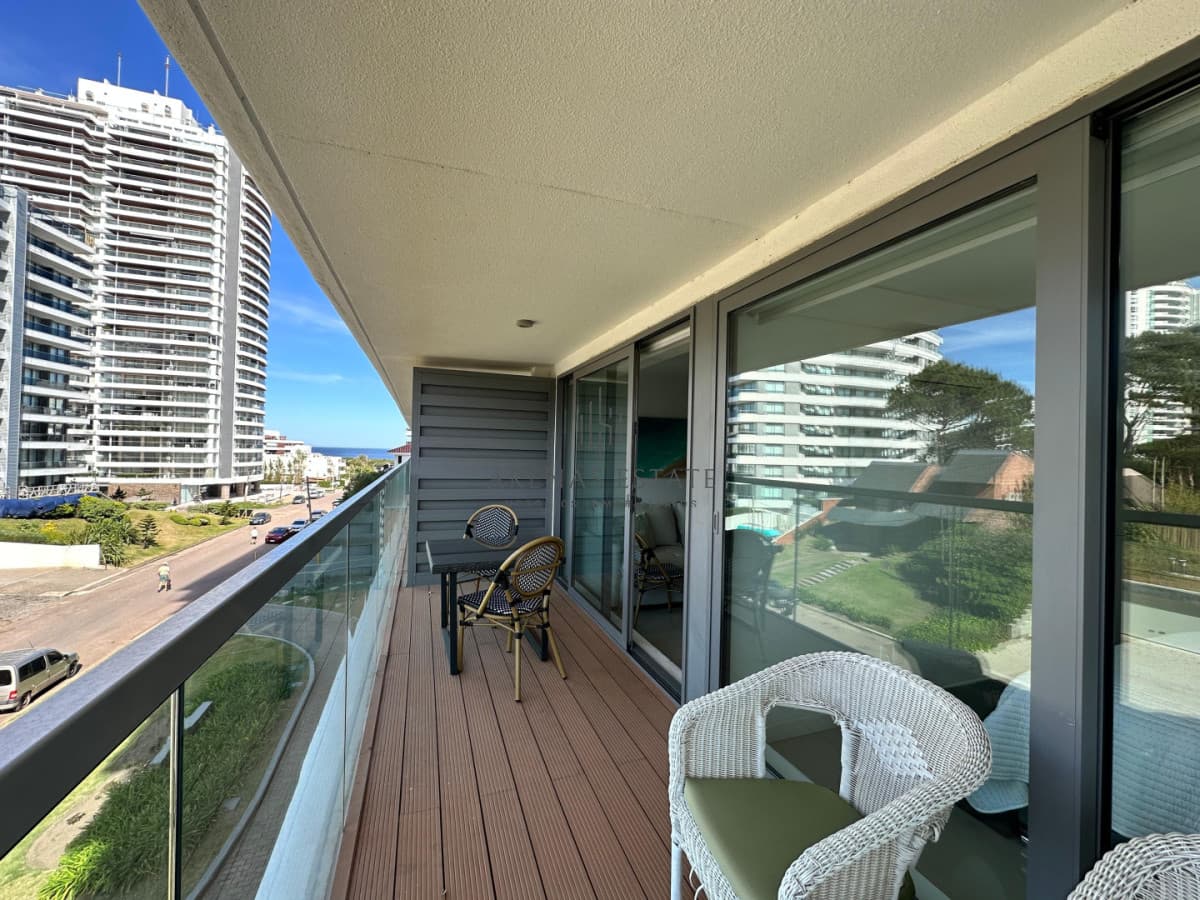 Apartamento ID.4104 - Vende apartamento de 1 dormitorio y medio en Peninsula, Punta del Este