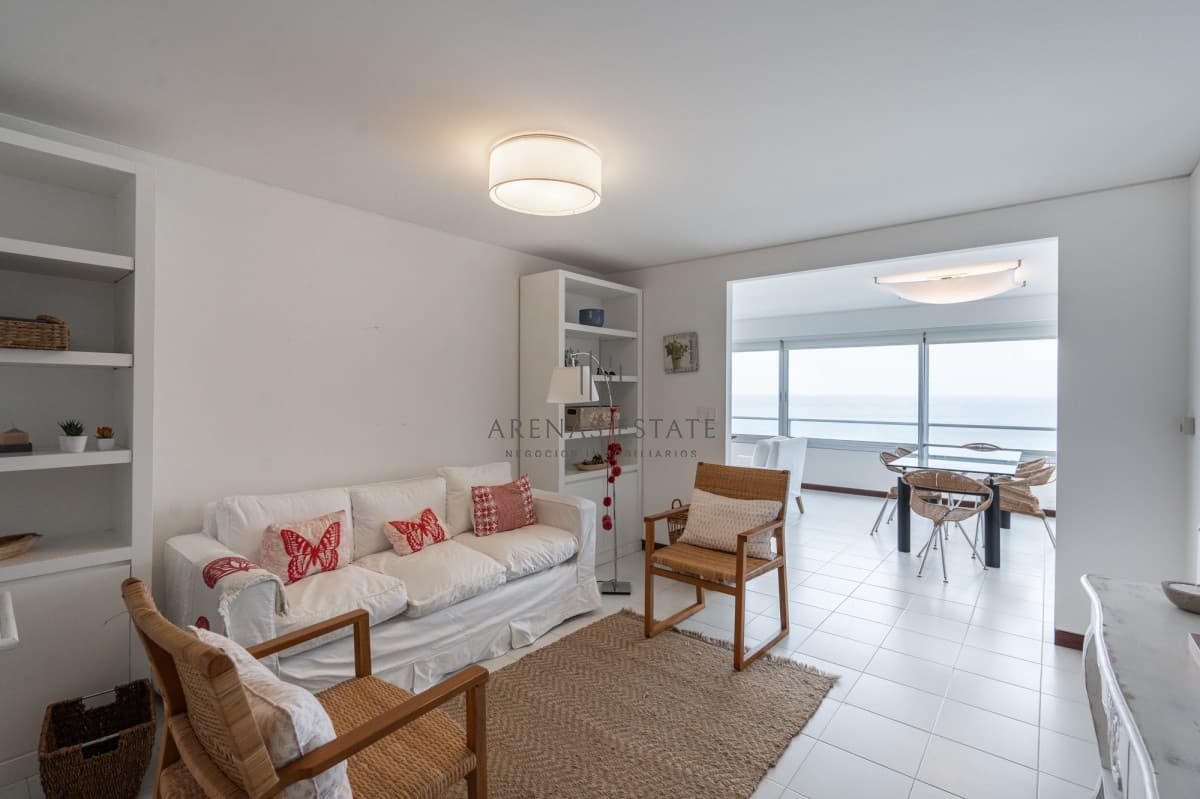 Apartamento ID.3798 - Apartamento en Venta de 3 dormitorios Frente al Mar en Playa Brava , Punta del este