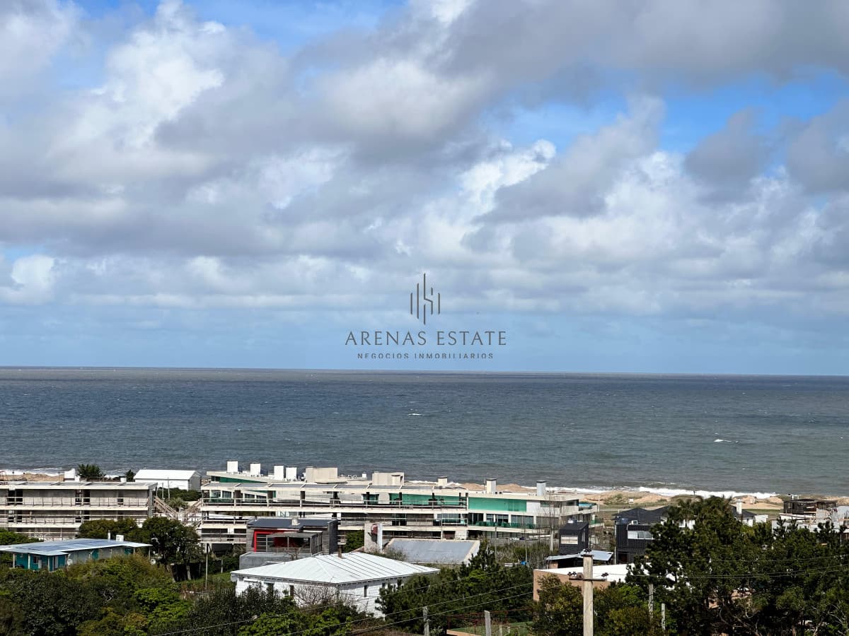 Apartamento ID.4251 - Monoambiente en venta en Punta Del Este  con vista al mar