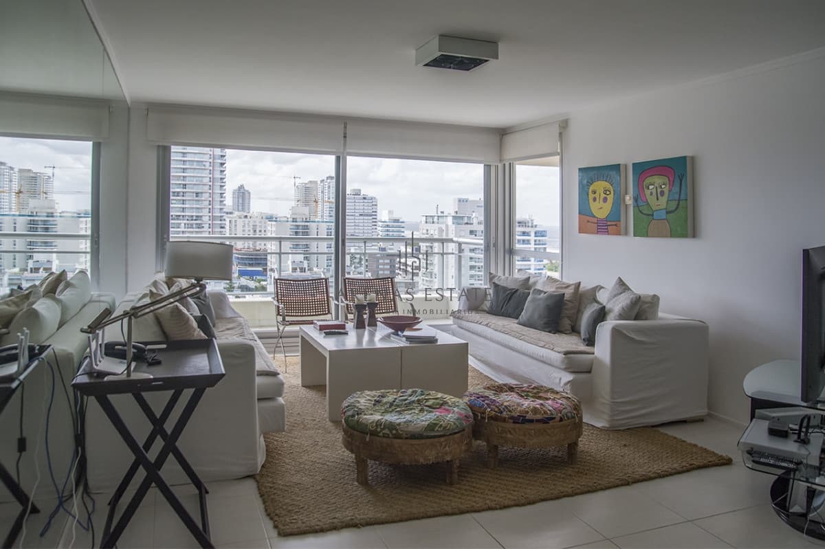 Apartamento ID.2653 - Vende apartamento de 3 dormitorios + dependencia , en brava , Punta del Este