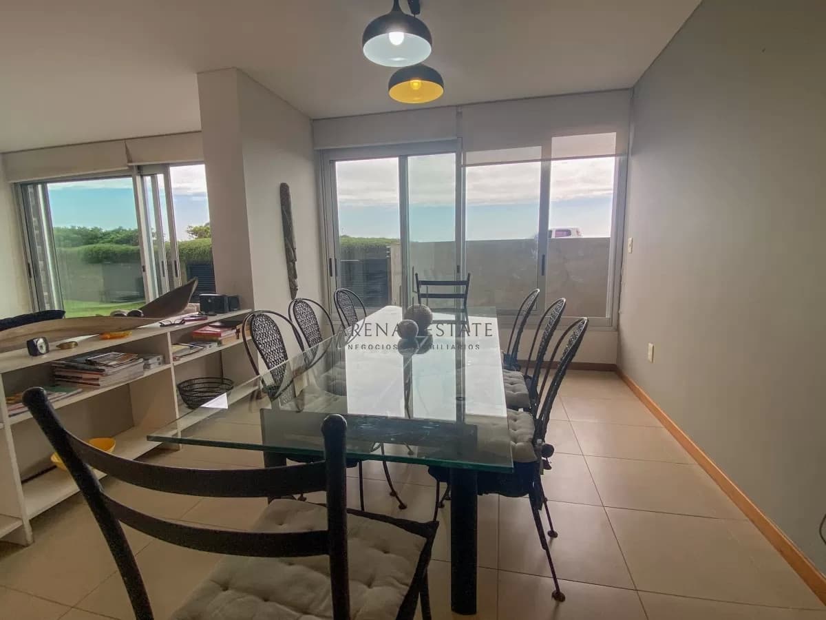 Apartamento ID.3801 - Vende impecable departamento, comodo e iluminado de 3 dormitorios en Peninsula..