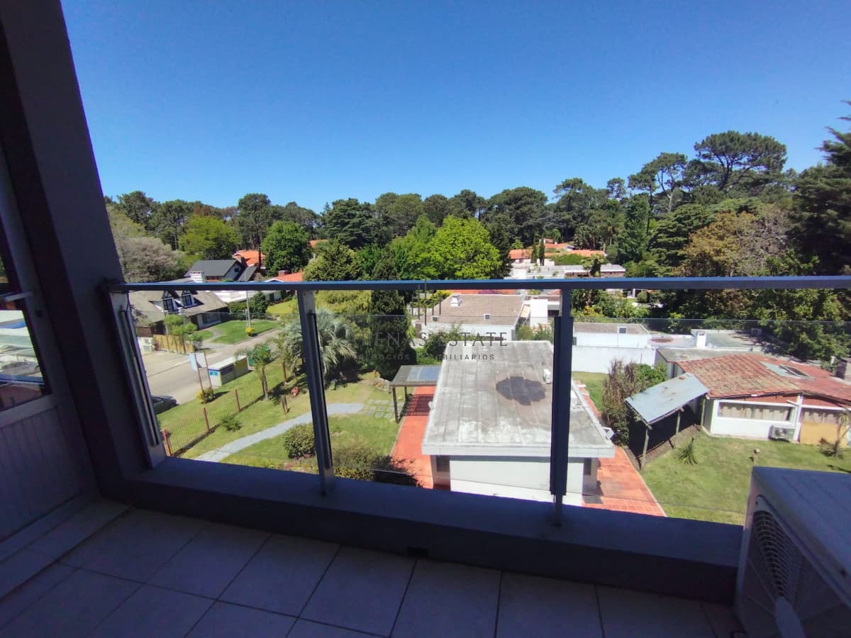 En venta gran departamento de 1 dormitorio en Roosevelt Punta del Este.
