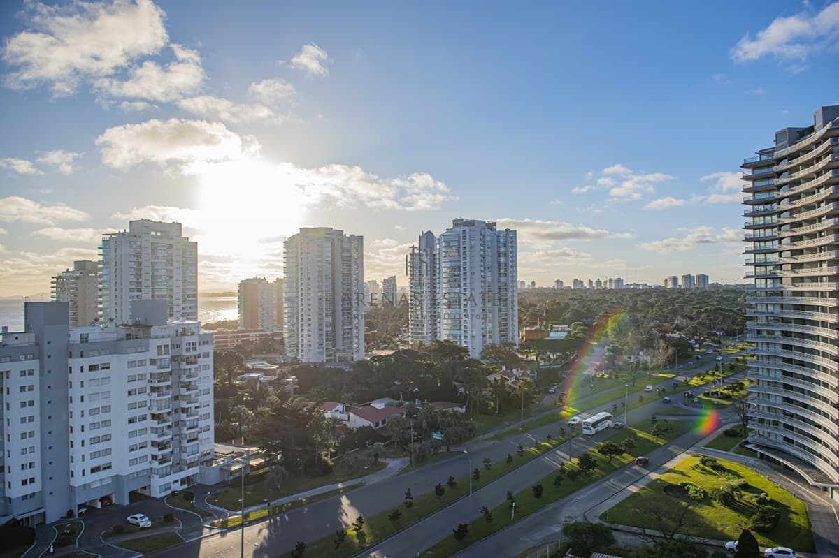 Apartamento ID.2936 - Vende apartamento de 2 dormitorios en Punta del Este.