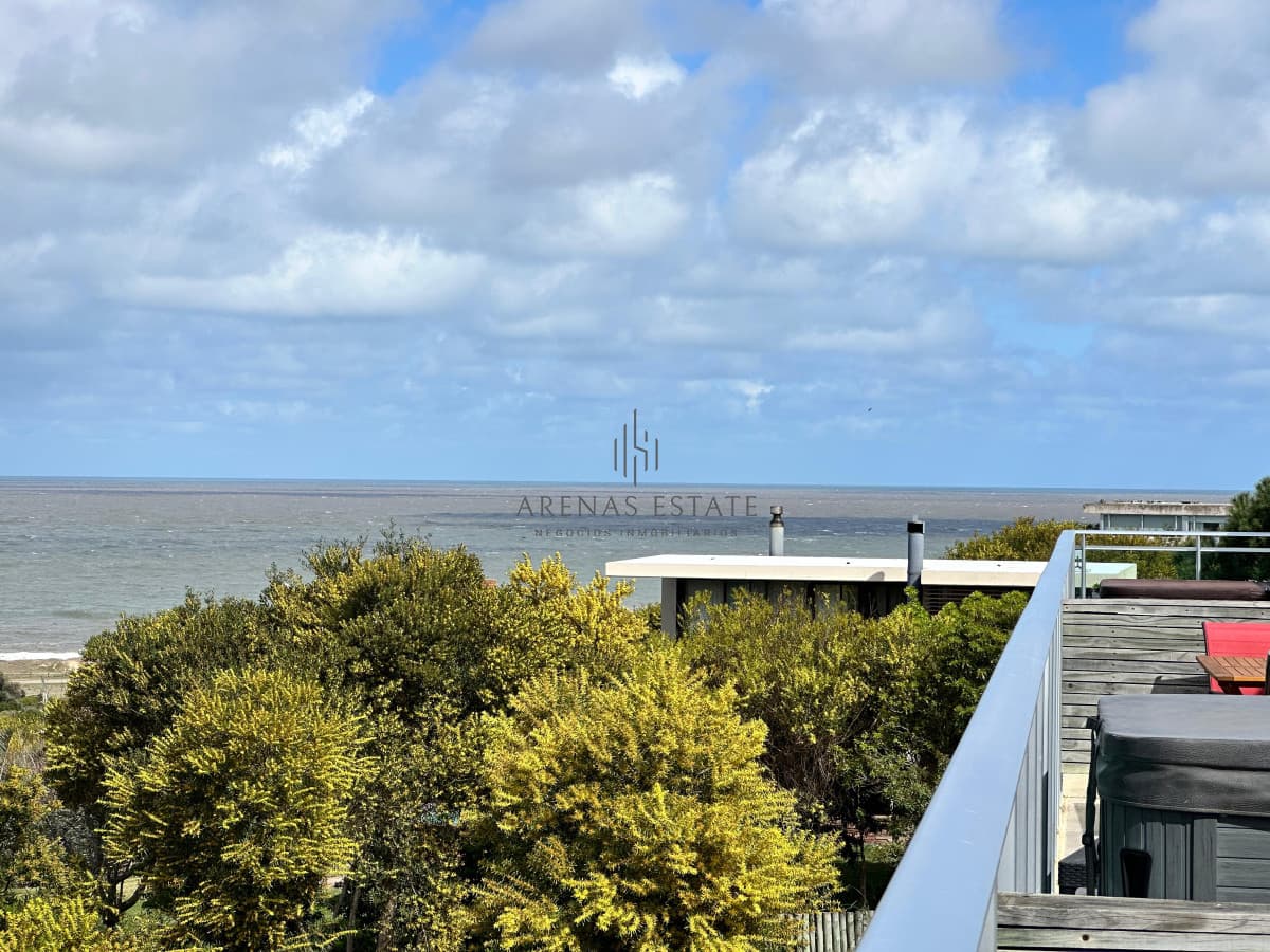 Apartamento ID.4251 - Monoambiente en venta en Punta Del Este  con vista al mar
