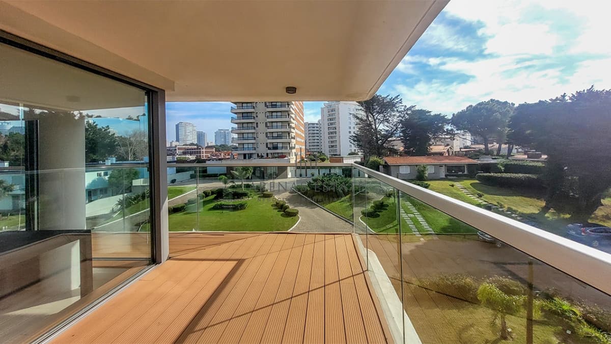 Apartamento ID.3565 - Apartamento de 2 dormitorios en venta en Punta del Este, Edif. Chronos
