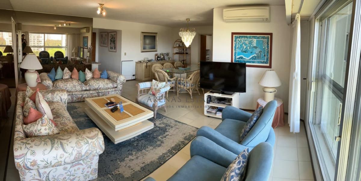 Apartamento ID.4212 - Vende hermoso depto de 3 dormitorios con vista, Punta del Este