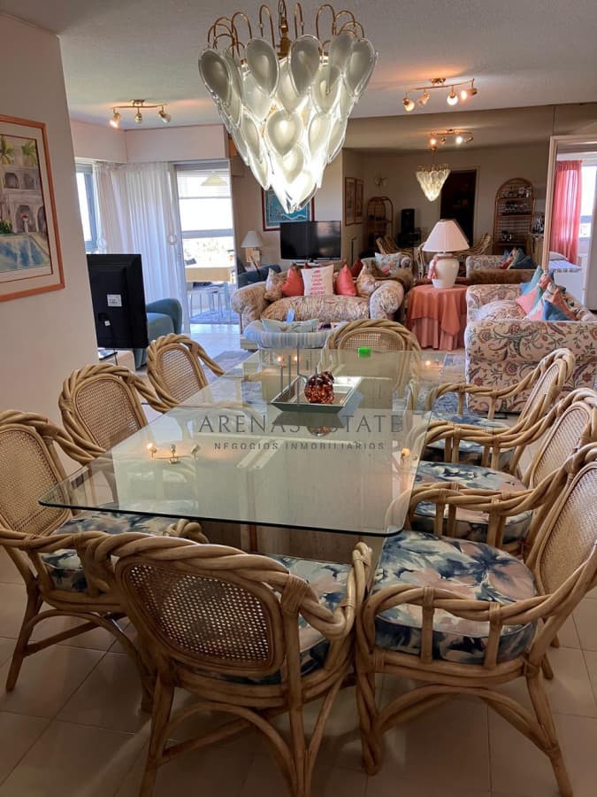Apartamento ID.4212 - Vende hermoso depto de 3 dormitorios con vista, Punta del Este