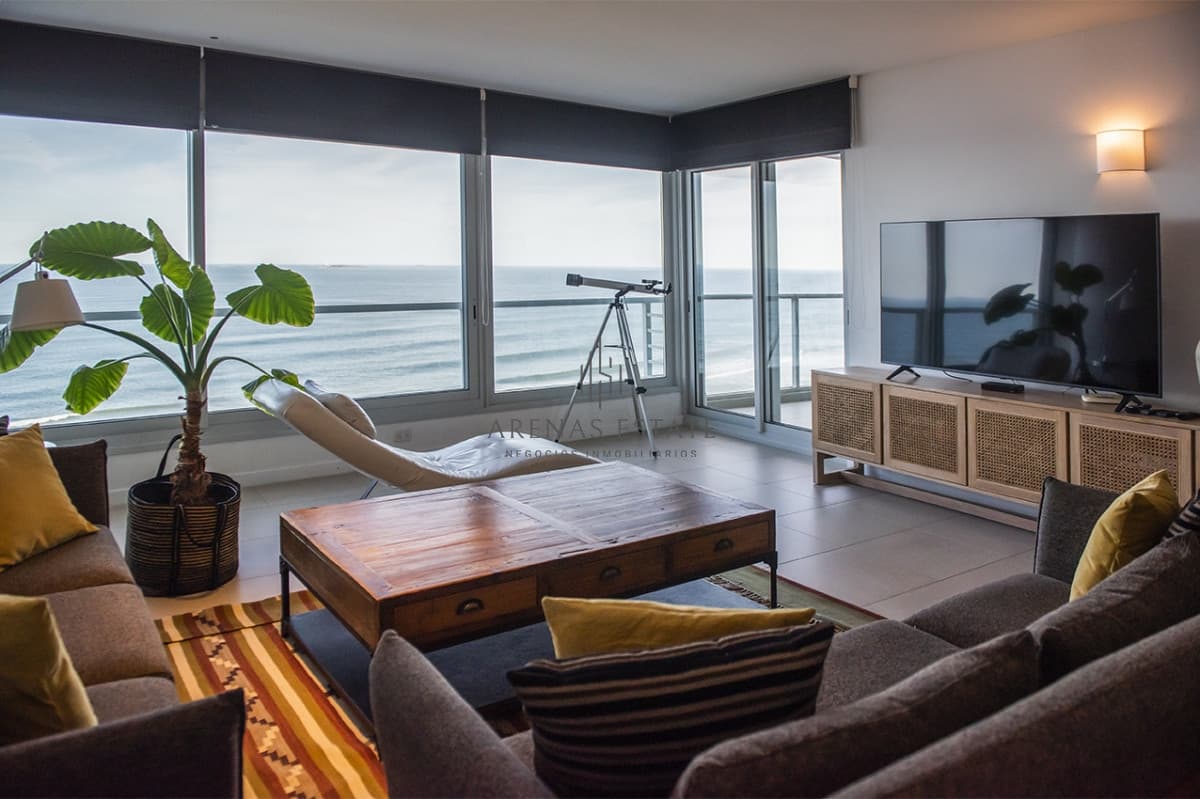 Apartamento ID.3467 - Espectacular departamento frente al mar en venta, 2 dorm + dep en venta