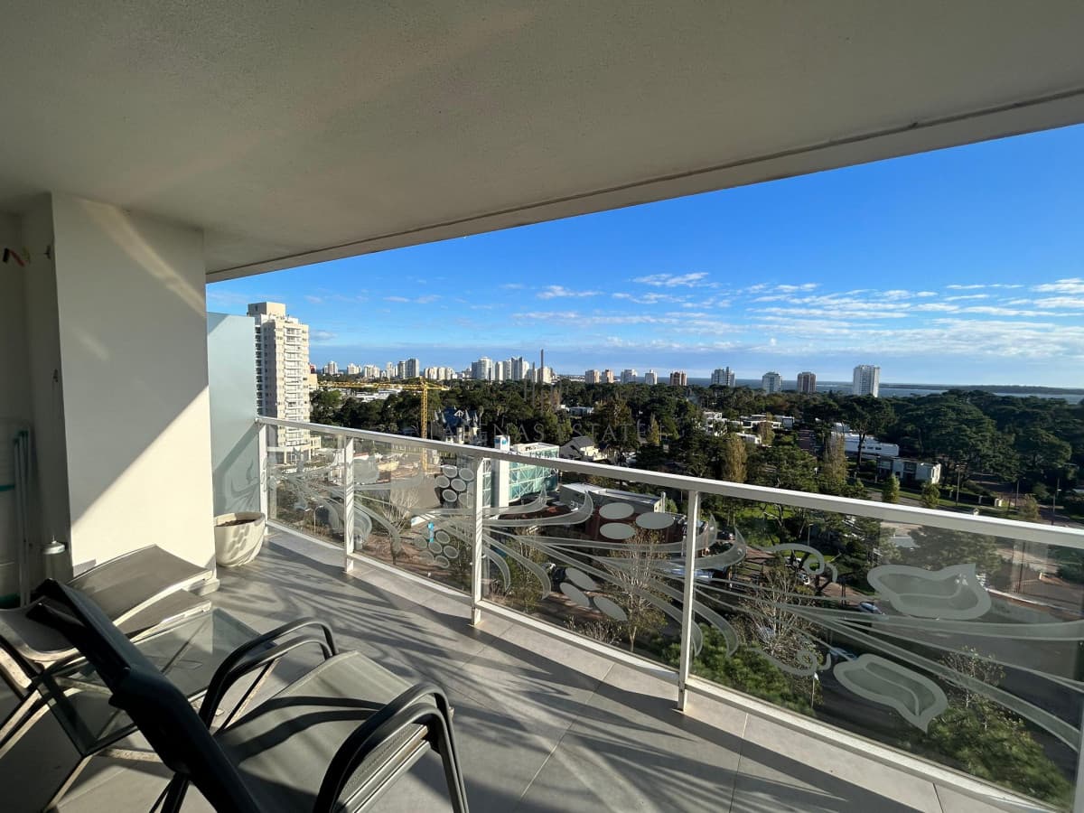 Apartamento ID.3151 - Apartamento en Venta de 2 dormitorios en Av. Roosevelt , Punta del este