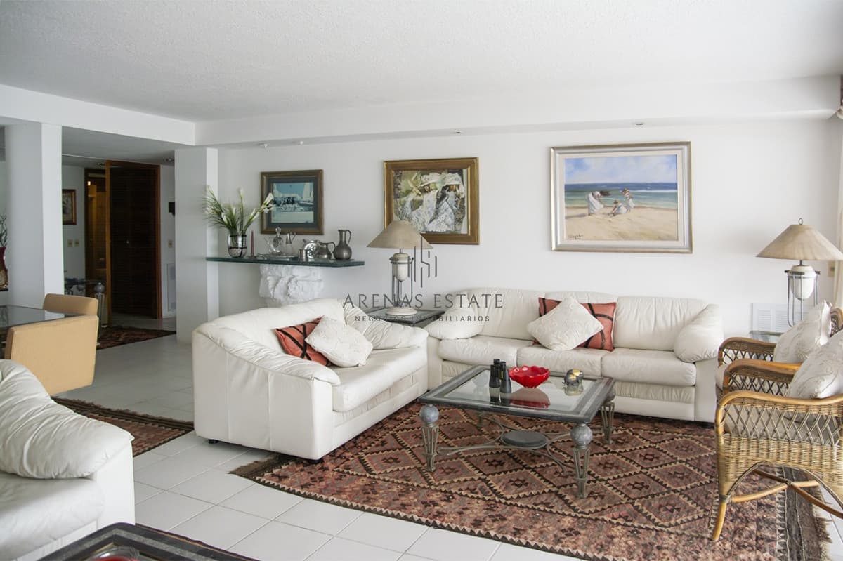 Apartamento ID.2984 - Departamentos en venta de 3 dormitorios Frente al Puerto , Punta del este