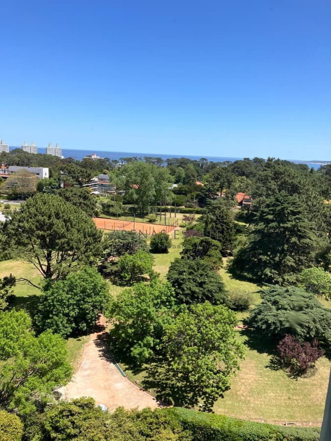 Apartamento ID.4212 - Vende hermoso depto de 3 dormitorios con vista, Punta del Este