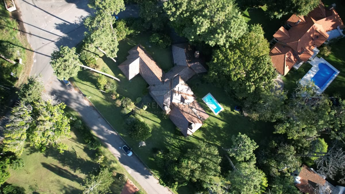 Casa ID.3950 - Hermosa mansión en Golf de 6 dormitorios , Punta del Este