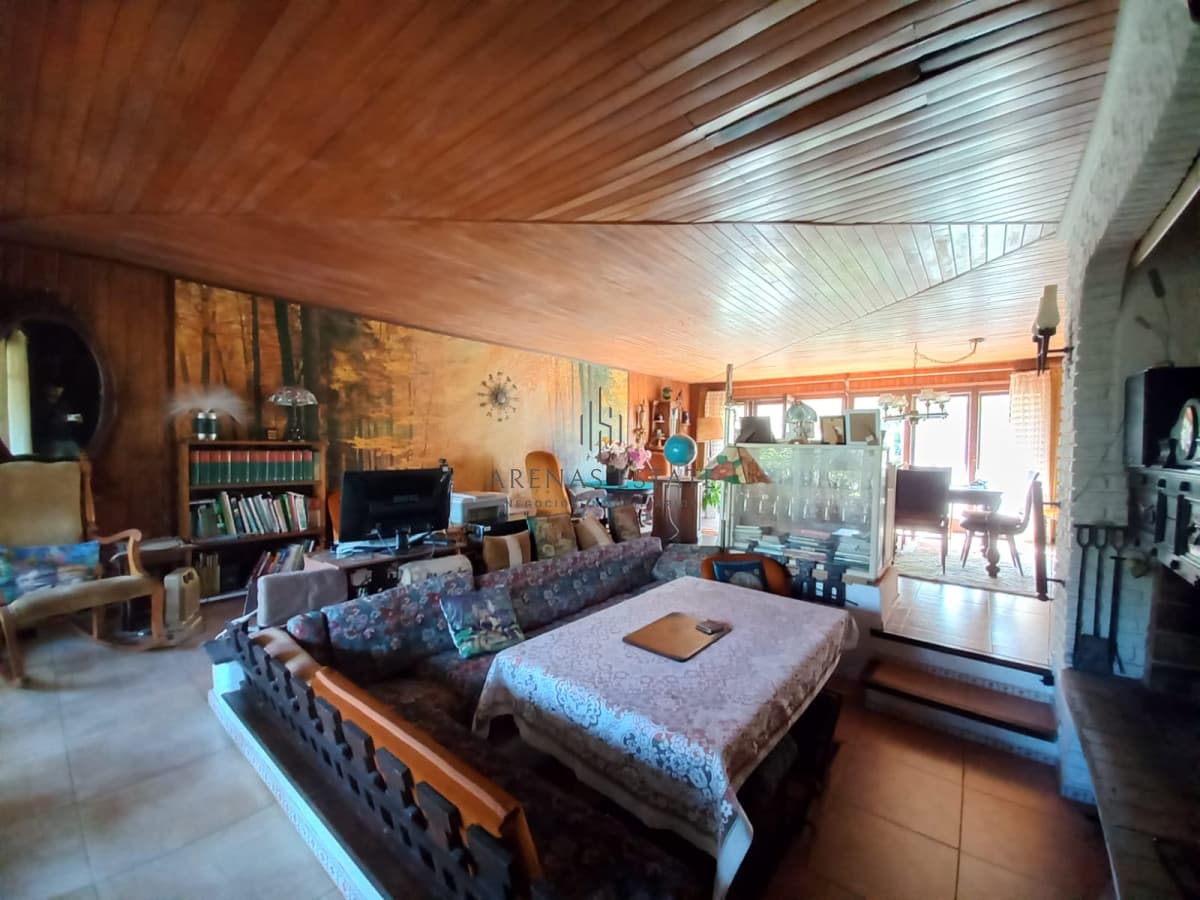 Casa ID.4013 - Vende casa de 4 dormitorios en Pinares, cerca del mar. Punta del Este.