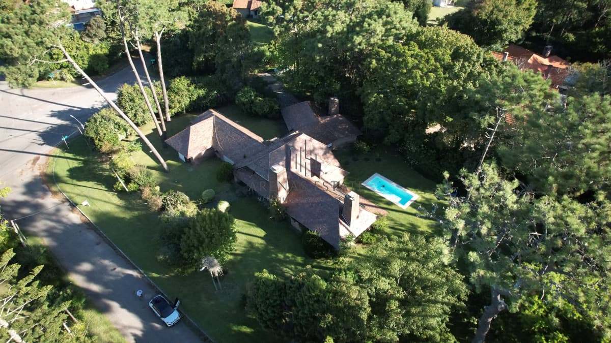 Casa ID.3950 - Hermosa mansión en Golf de 6 dormitorios , Punta del Este