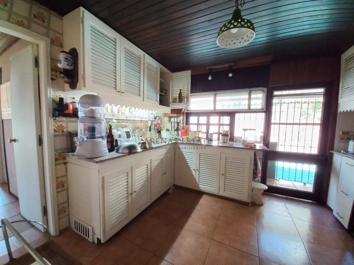 Casa ID.4013 - Vende casa de 4 dormitorios en Pinares, cerca del mar. Punta del Este.