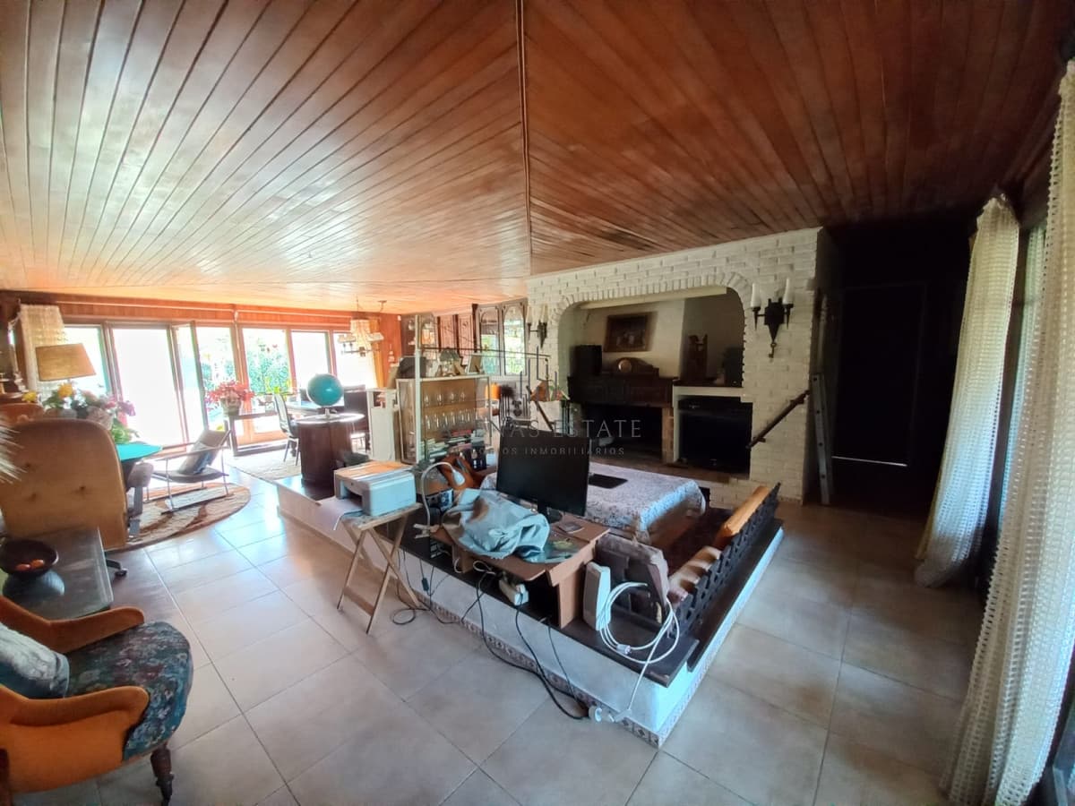 Casa ID.4013 - Vende casa de 4 dormitorios en Pinares, cerca del mar. Punta del Este.
