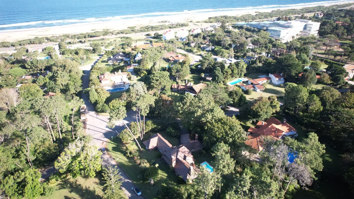 Casa ID.3950 - Hermosa mansión en Golf de 6 dormitorios , Punta del Este