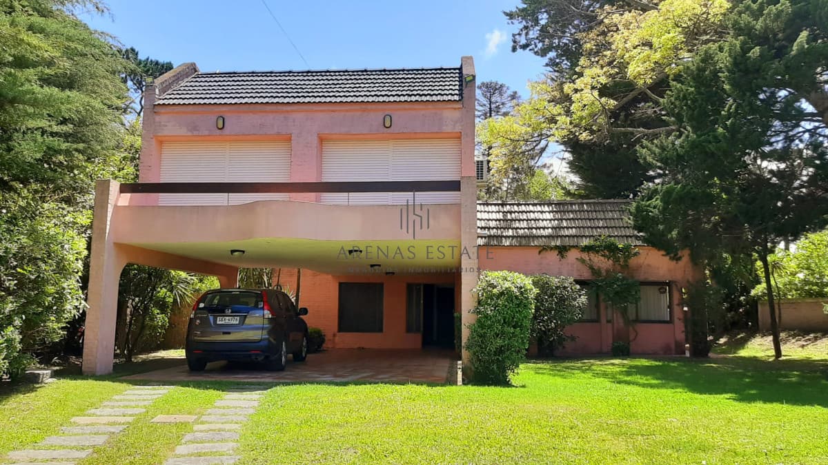 Casa ID.2834 - Departamento de 4 dormitorios en venta en Playa Brava
