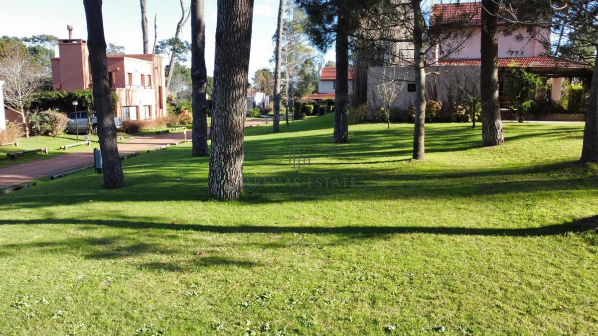 Terreno ID.4361 - En venta terreno en Pinares, Punta del Este en agradable entorno