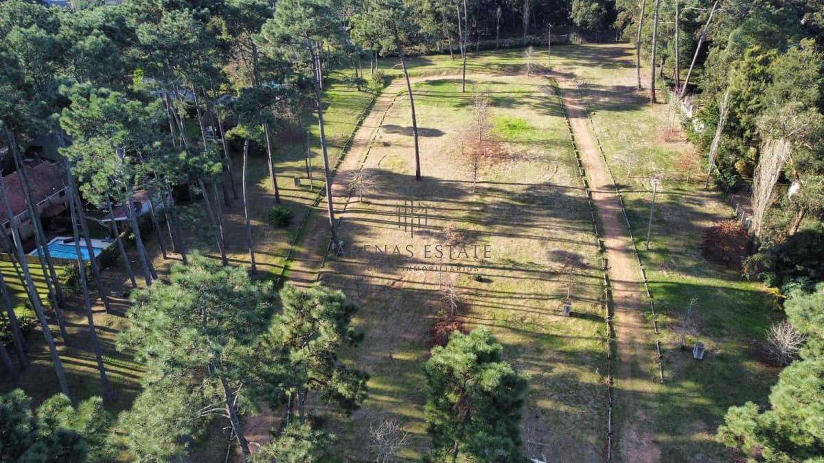 Terreno ID.4355 - Vende oportunidad de inversión en Pinares, Punta del Este, Terreno ideal