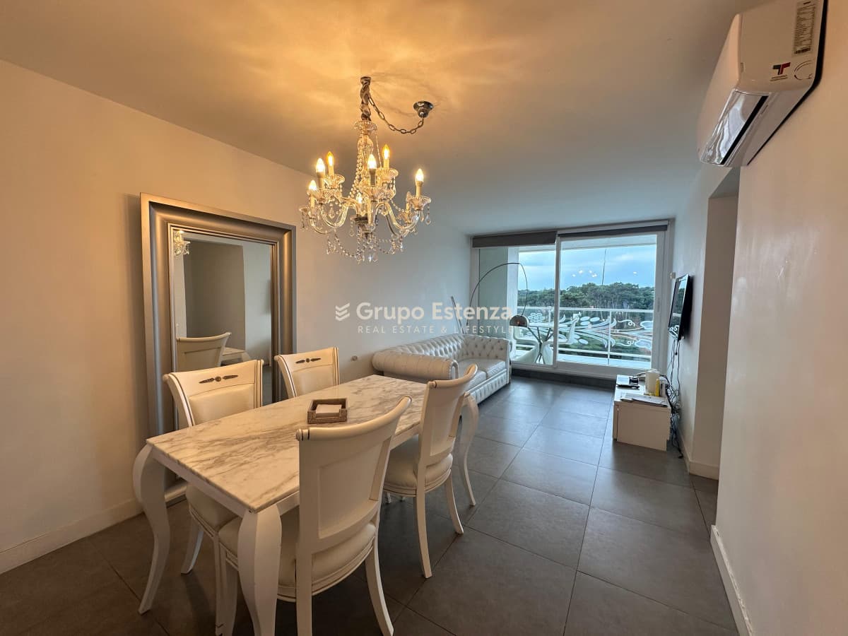 Vende apartamento de 2 dormitorios en Roosevelt Punta del Este.