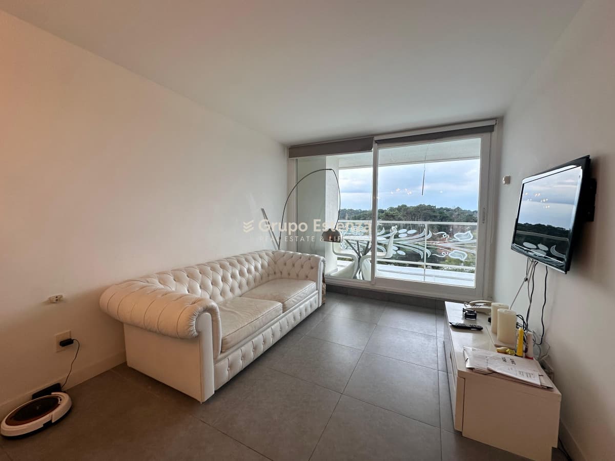 Vende apartamento de 2 dormitorios en Roosevelt Punta del Este.