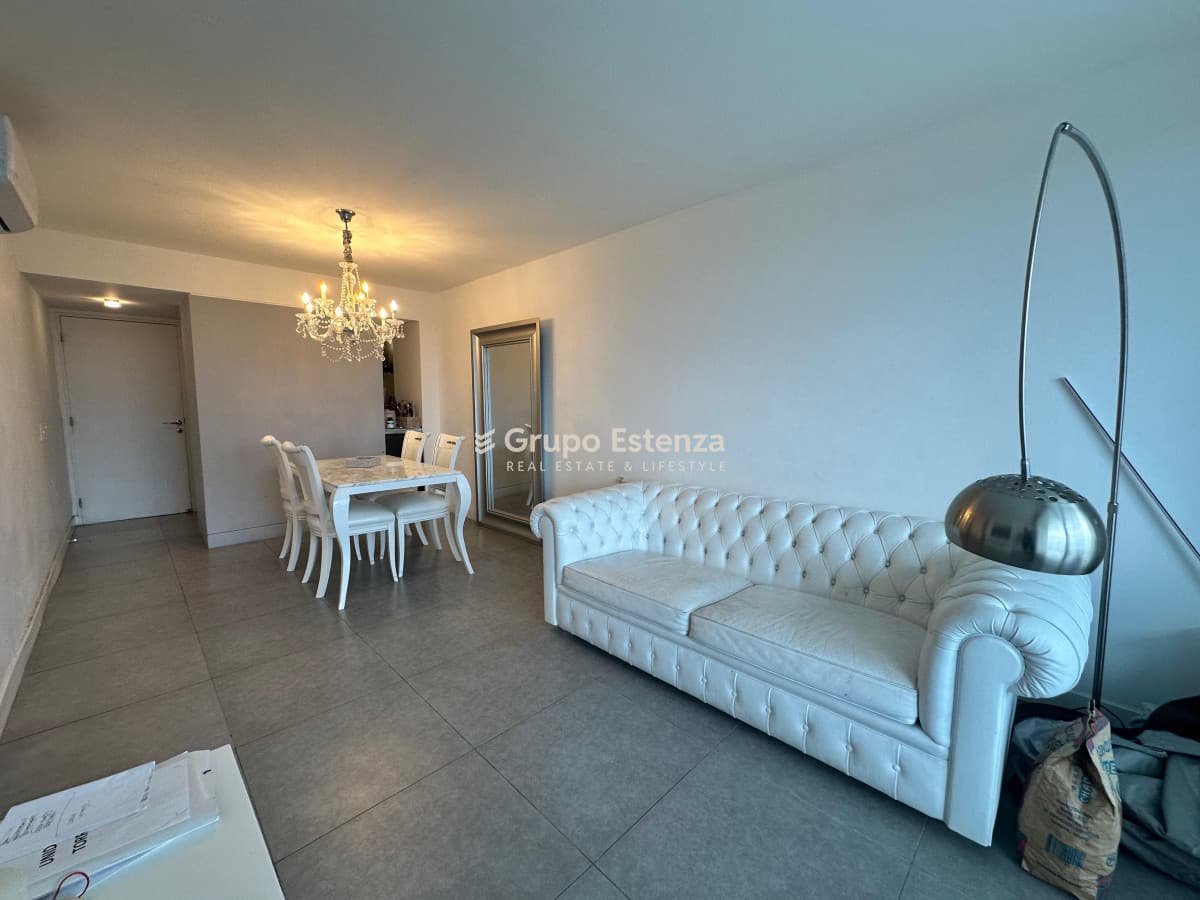 Vende apartamento de 2 dormitorios en Roosevelt Punta del Este.