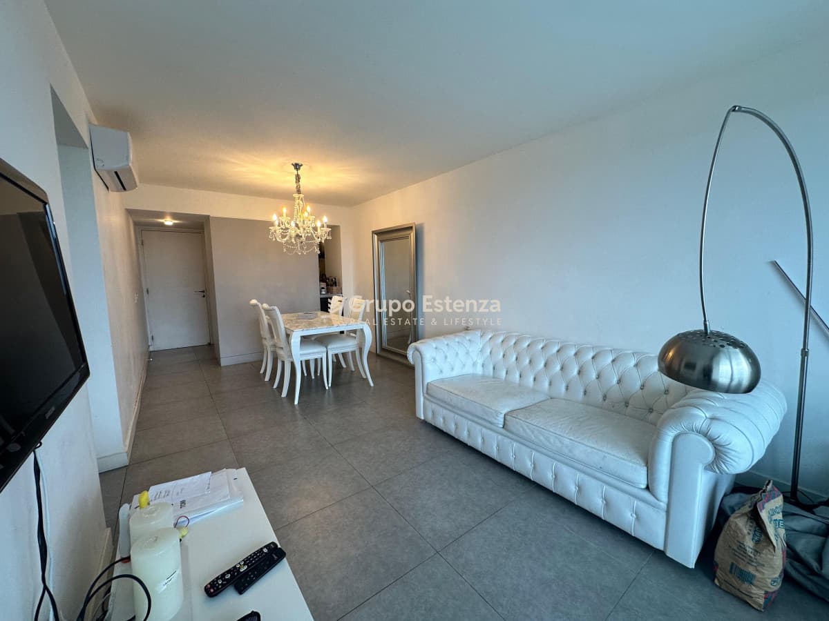 Vende apartamento de 2 dormitorios en Roosevelt Punta del Este.