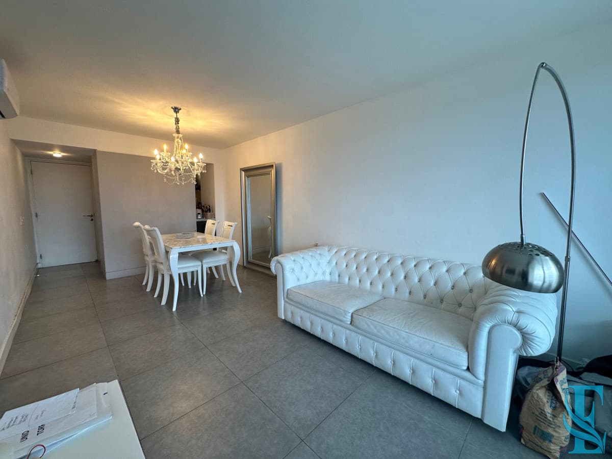 Vende apartamento de 2 dormitorios en Roosevelt Punta del Este.