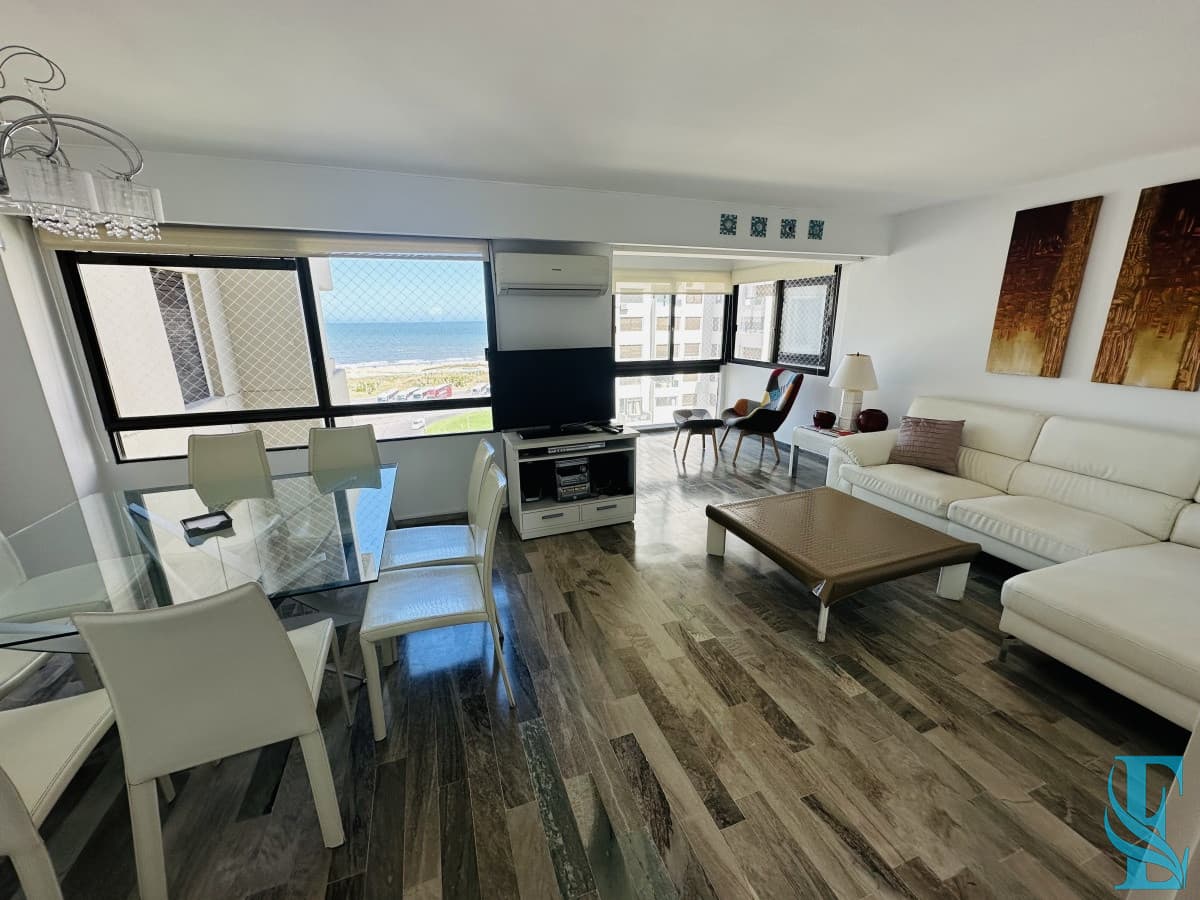 Apartamento en venta de 3 dormitorios en Playa Brava , Punta del este