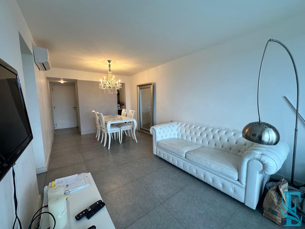 Vende apartamento de 2 dormitorios en Roosevelt Punta del Este.